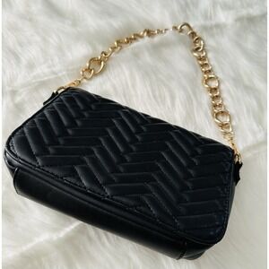 Forever 21 Black Leather Quilt Quilted Zig Zag Formal Purse w/ Gold Chain Strap